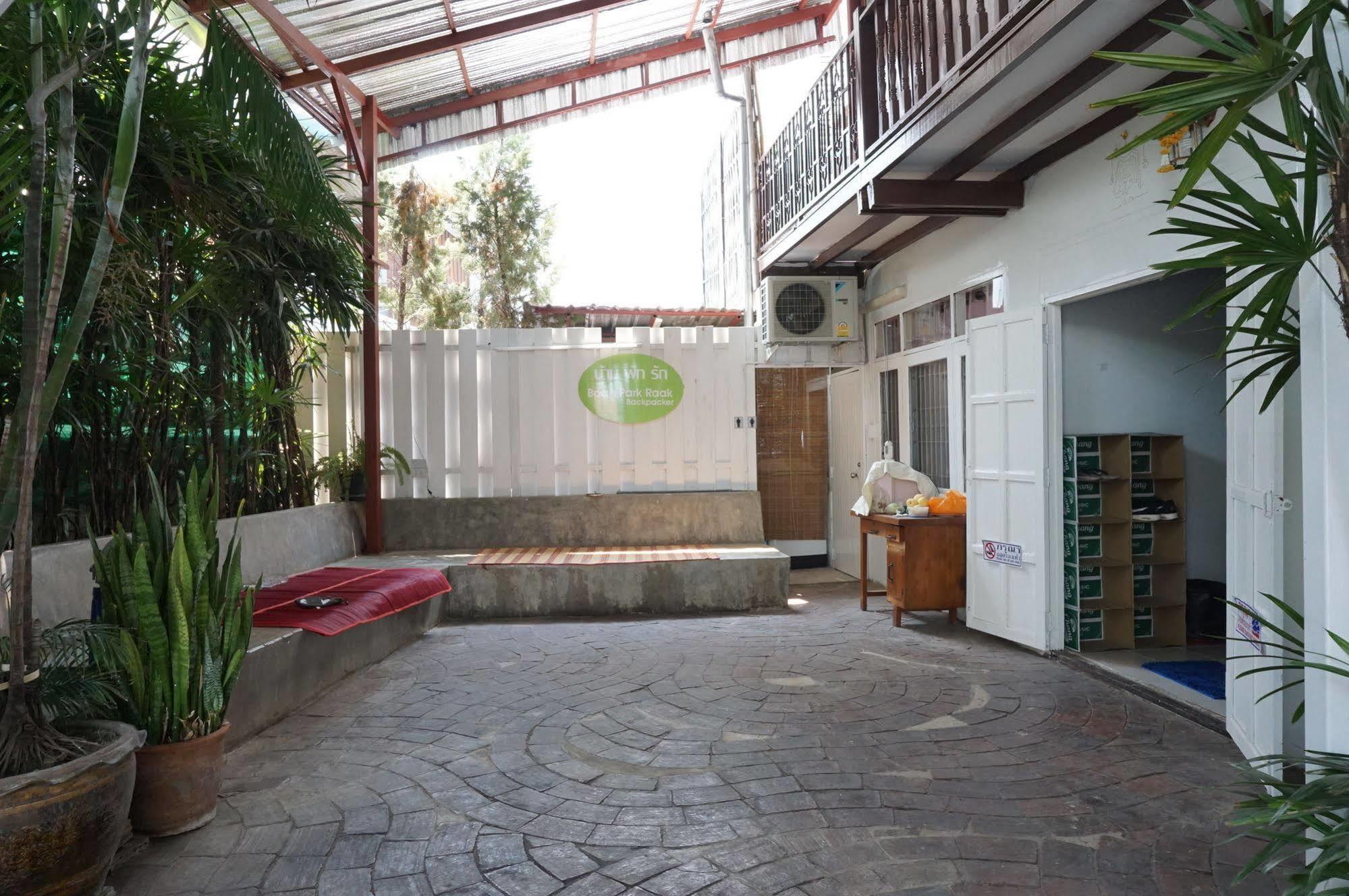 Baan Park Raak Backpacker Hostel Chiang Mai Exterior foto